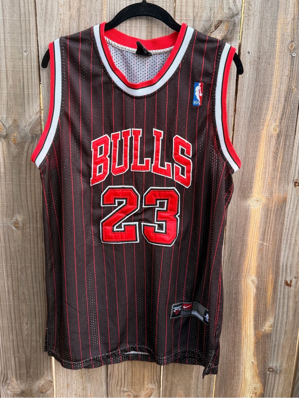 VINTAGE AUTHENTIC Nike Black and Red Chicago Bulls #23 Basketball Jersey Size L